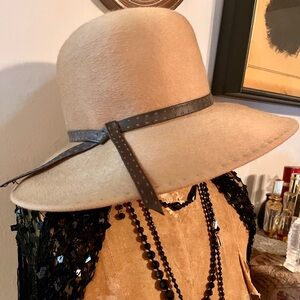 Vintage 1960’s Mr John Wool Camel Tan Hat